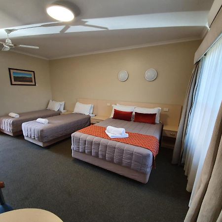 Club Motor Inn Наррабри Экстерьер фото