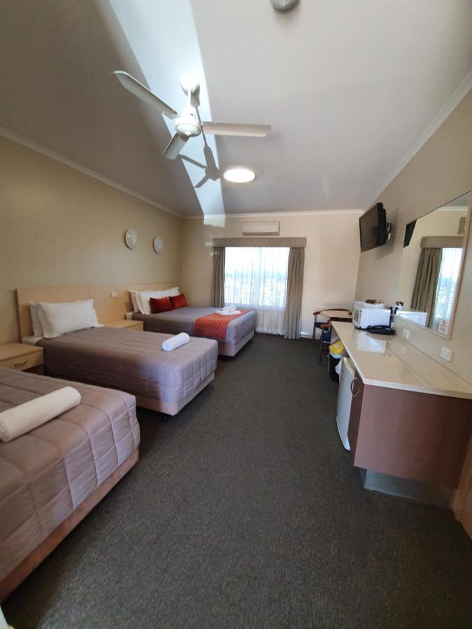 Club Motor Inn Наррабри Экстерьер фото