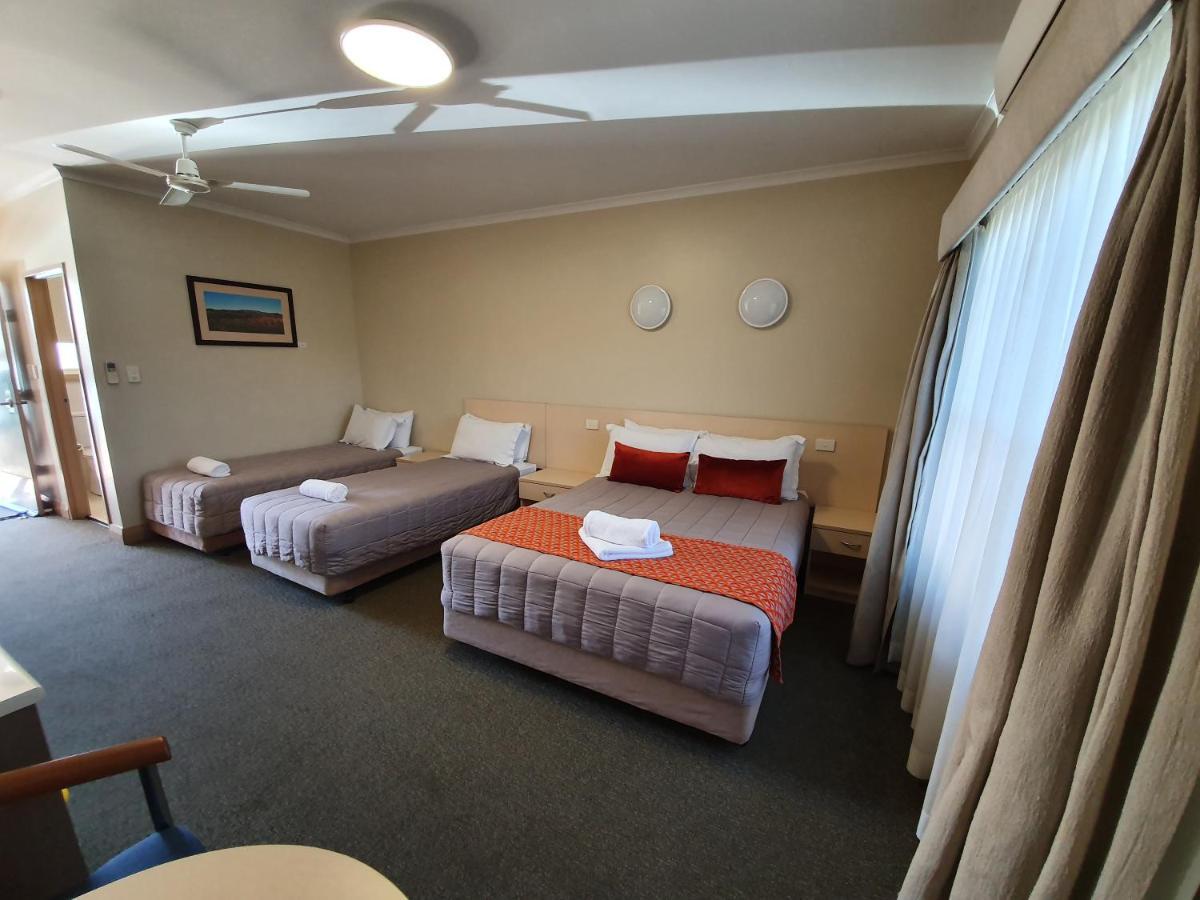 Club Motor Inn Наррабри Экстерьер фото
