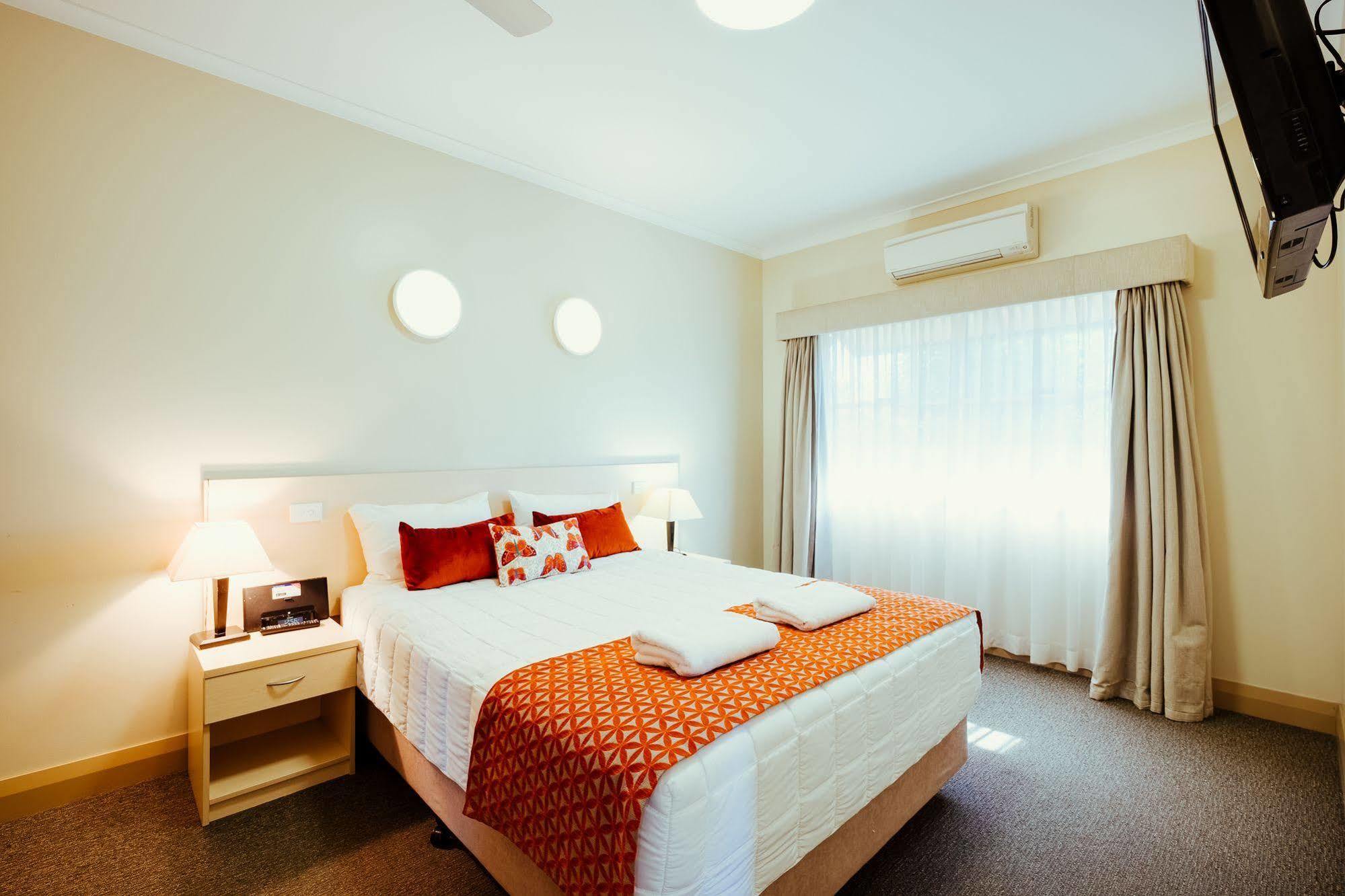 Club Motor Inn Наррабри Экстерьер фото