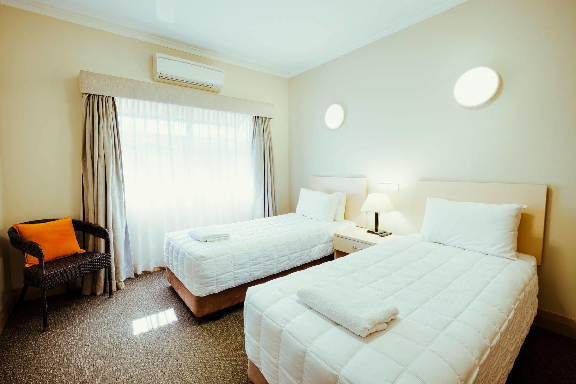 Club Motor Inn Наррабри Экстерьер фото